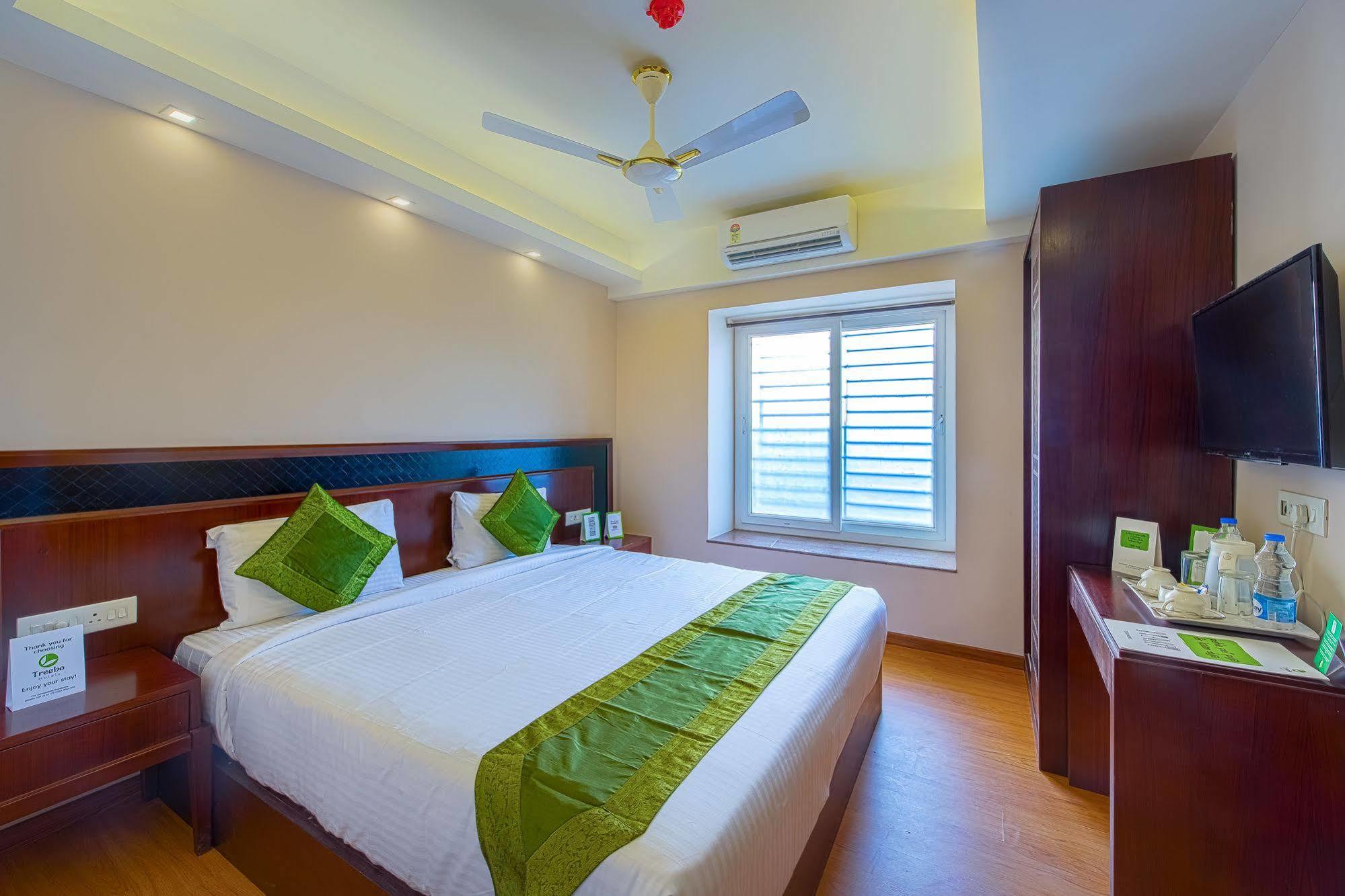 Treebo Vedanta Hotel Колката Екстериор снимка