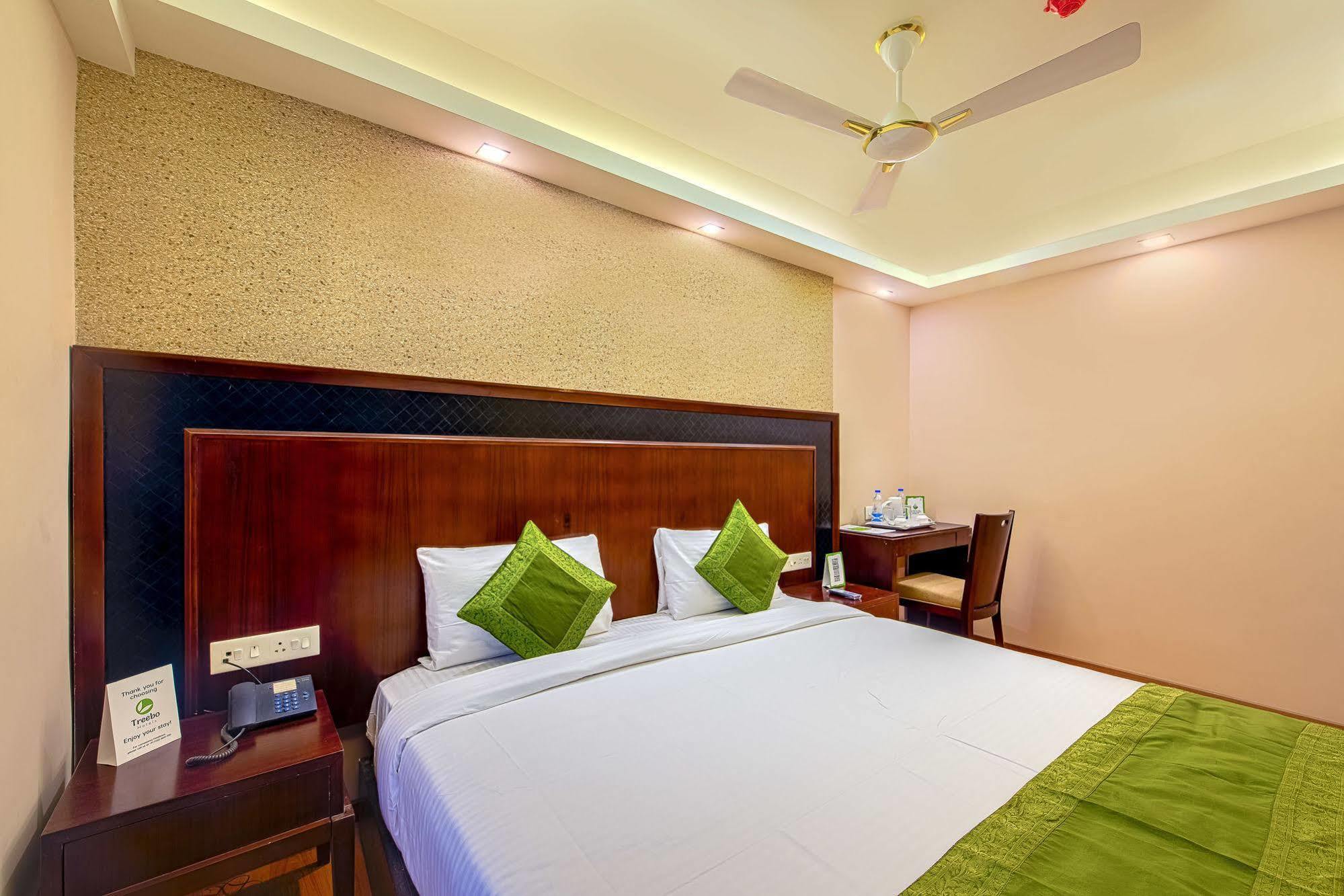 Treebo Vedanta Hotel Колката Екстериор снимка