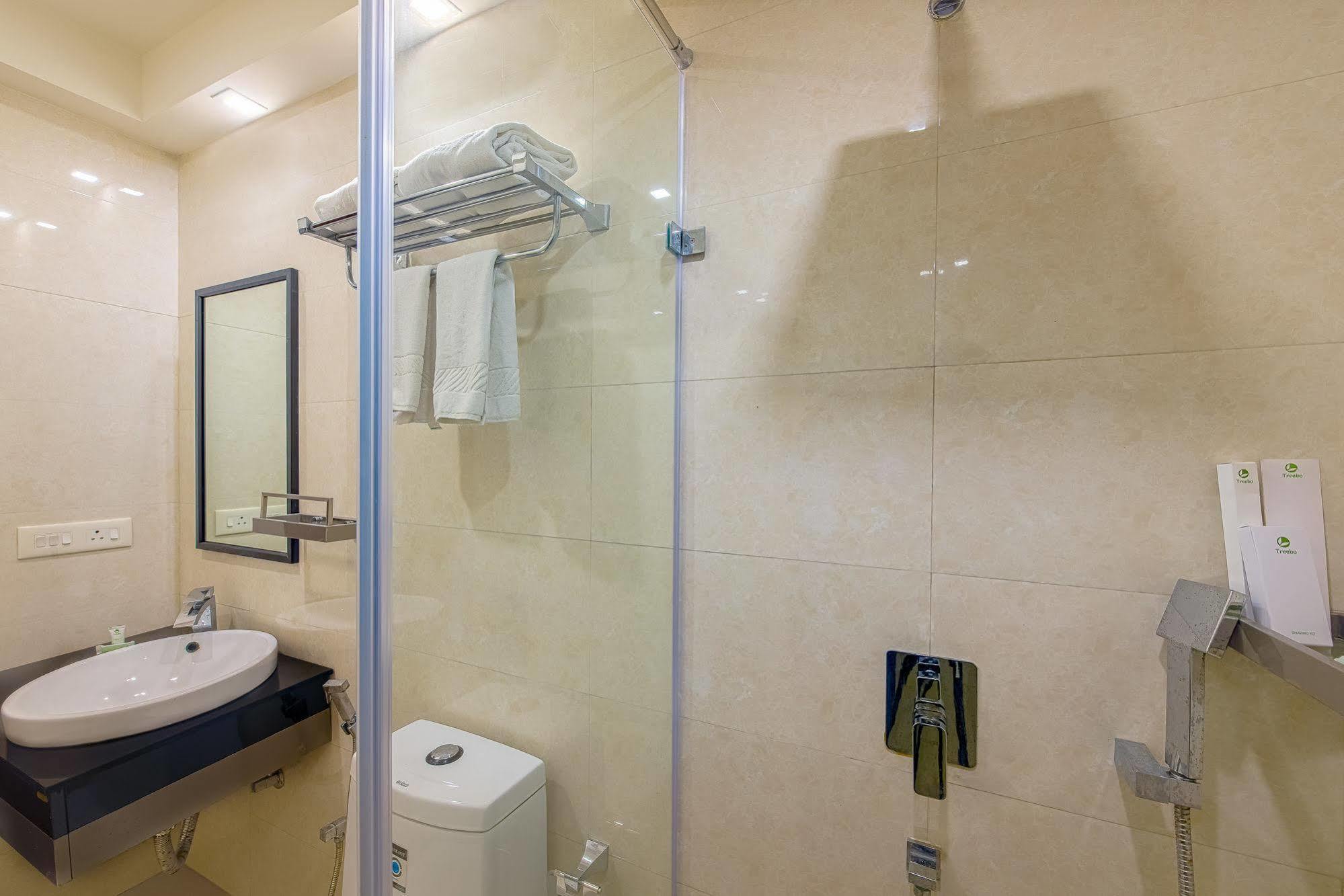 Treebo Vedanta Hotel Колката Екстериор снимка