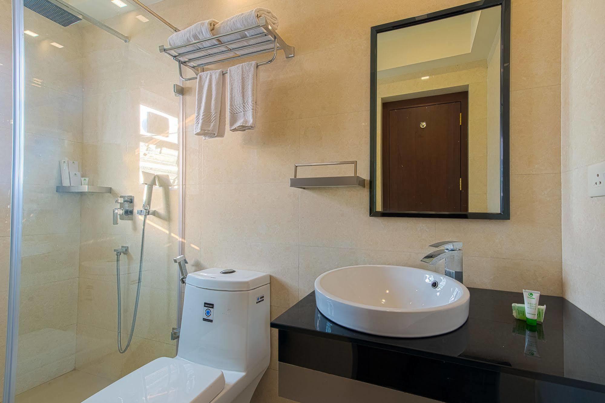 Treebo Vedanta Hotel Колката Екстериор снимка