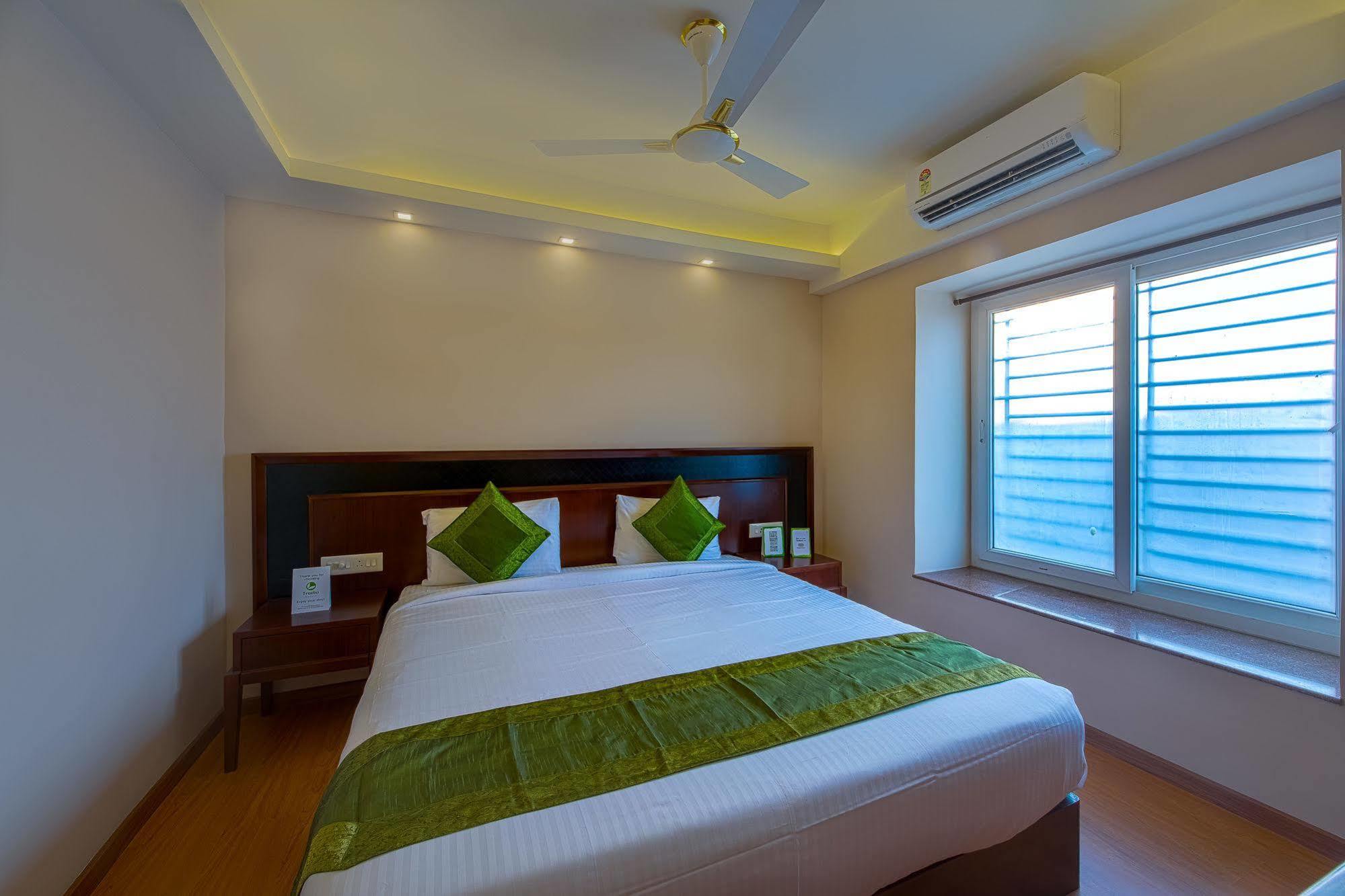 Treebo Vedanta Hotel Колката Екстериор снимка