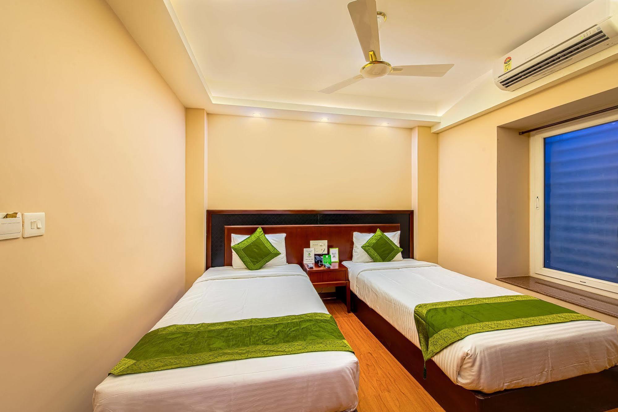 Treebo Vedanta Hotel Колката Екстериор снимка