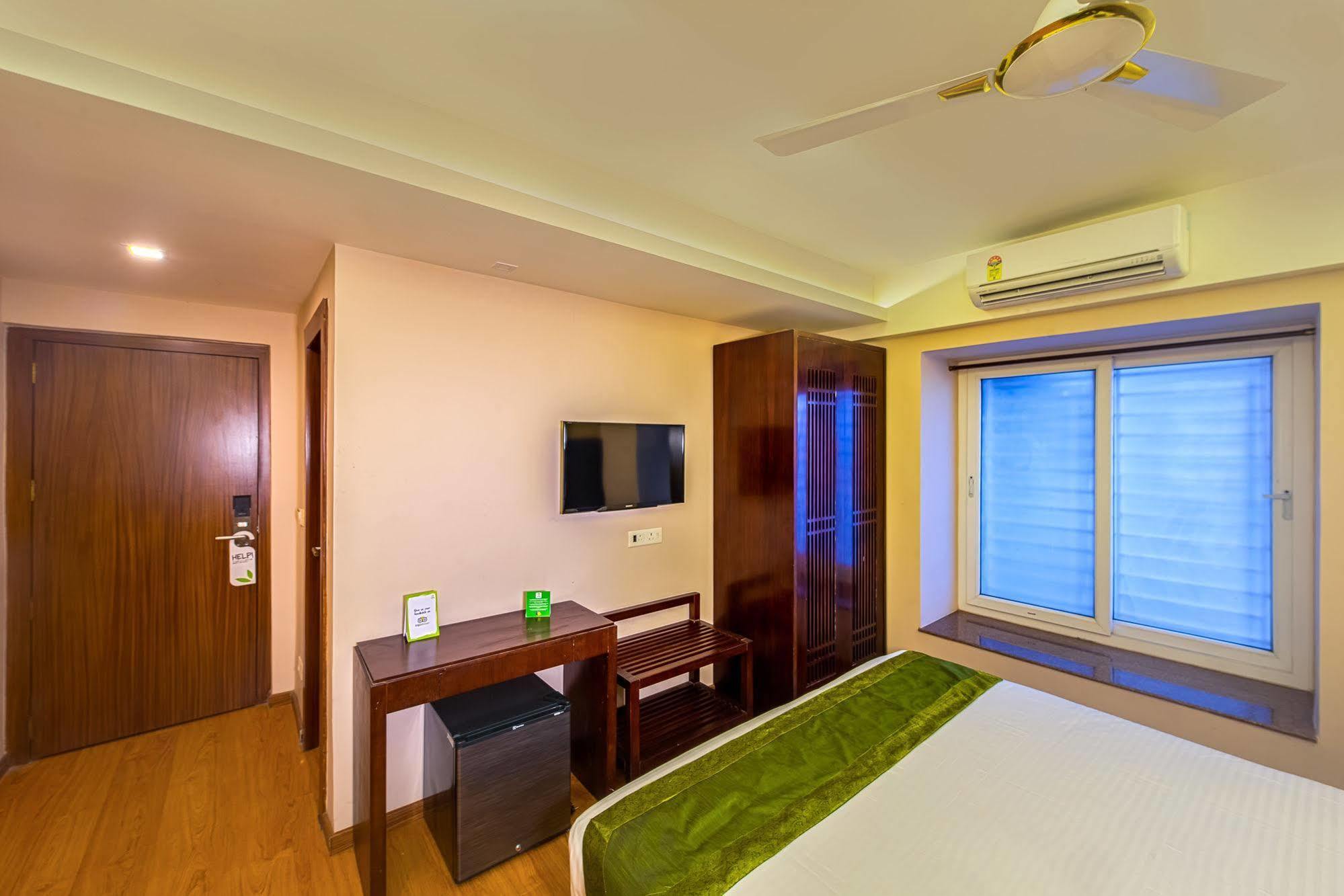 Treebo Vedanta Hotel Колката Екстериор снимка